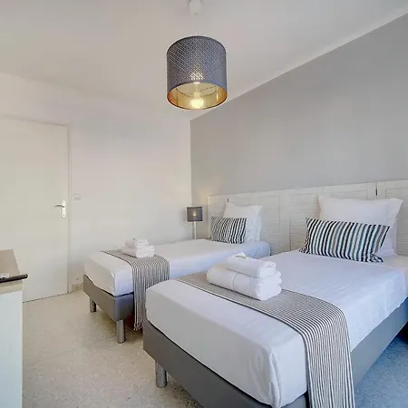 Immogroom- Spacious- Large Terrace - Bright - Ac- Center- Congressbeaches Apartment